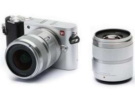 YI M1 (12-40mm f/3.5-f/5.6 and 42.5mm f/1.8 Kit Lens) Mirrorless Camera