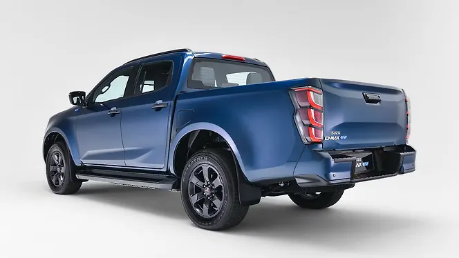 Isuzu V-Cross Left Rear Three Quarter