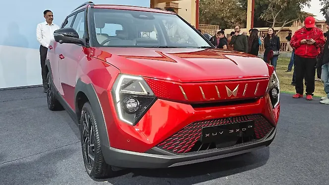 Mahindra XUV 3XO EV Right Front Three Quarter
