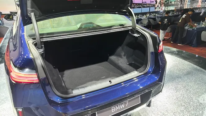 BMW 7 Series facelift Bootspace
