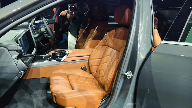 BMW 7 Series facelift Front Row Seats