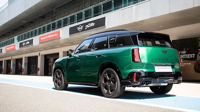 MINI Countryman Left Rear Three Quarter