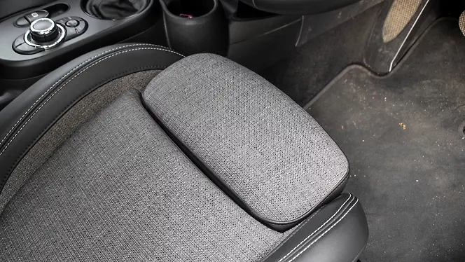 MINI Cooper SE Front Row Seats
