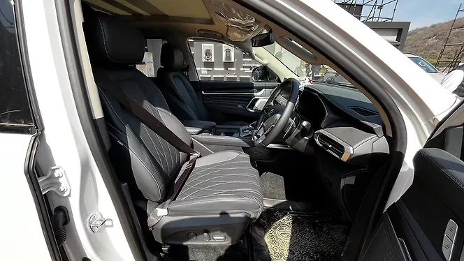 MG Majestor Front Row Seats