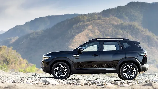 Renault Duster Left Side View