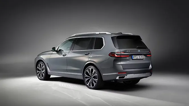 BMW X7 Left Rear Three Quarter