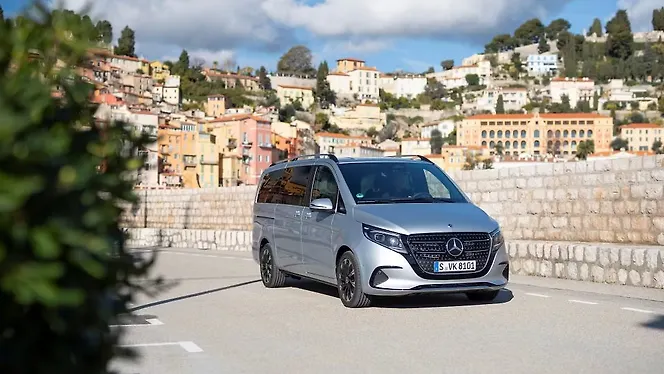 Mercedes-Benz New V-Class Right Front Three Quarter
