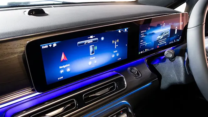 Mercedes-Benz New V-Class Infotainment System