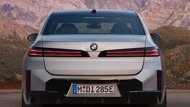 BMW i7 Facelift Rear View