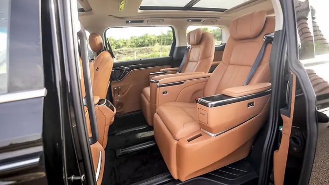 MG M9 Second Row Seats