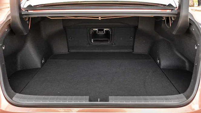 Lexus ES 500e Bootspace