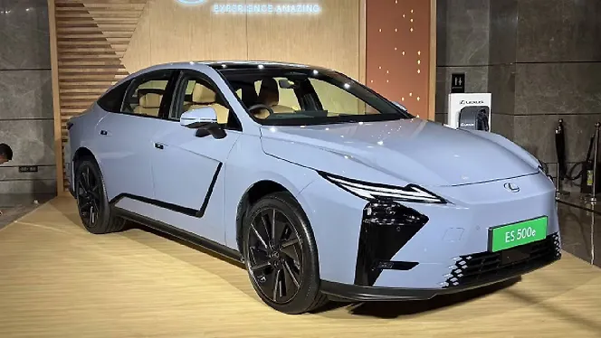 Lexus New ES Right Front Three Quarter