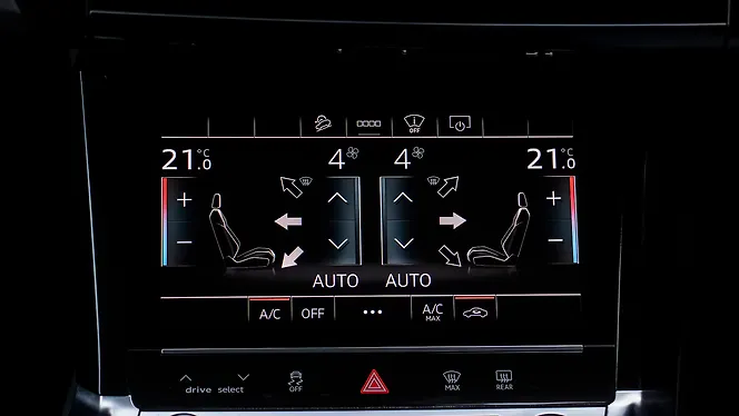 Audi e-tron Dashboard