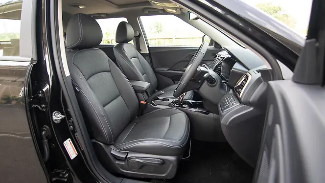 Mahindra XUV400 Front Row Seats