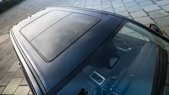 Toyota Innova Hycross Sunroof/Moonroof