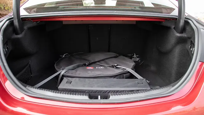 Mercedes-Benz AMG C 43 Bootspace
