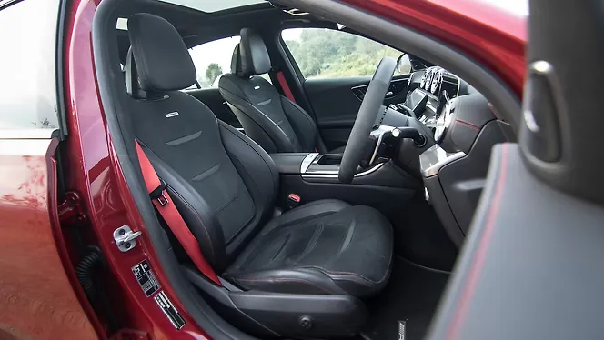 Mercedes-Benz AMG C 43 Front Row Seats