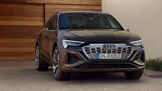 Audi Q8 Sportback e-tron Right Front Three Quarter