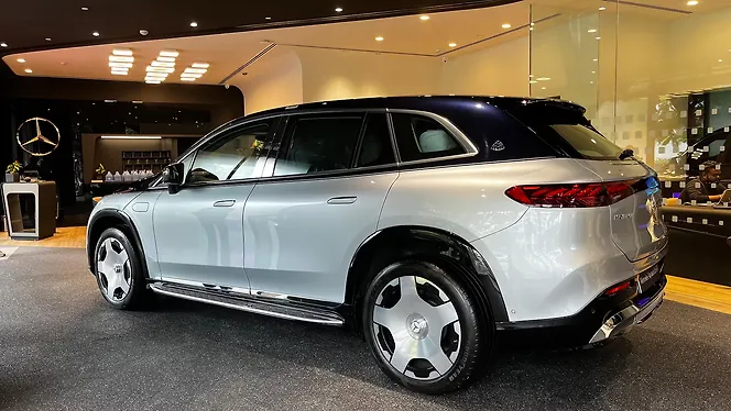 Mercedes-Benz EQS Maybach Left Rear Three Quarter