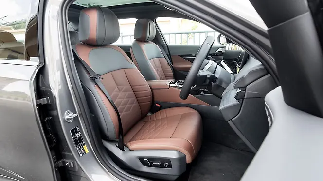 BMW i5 LWB Front Row Seats