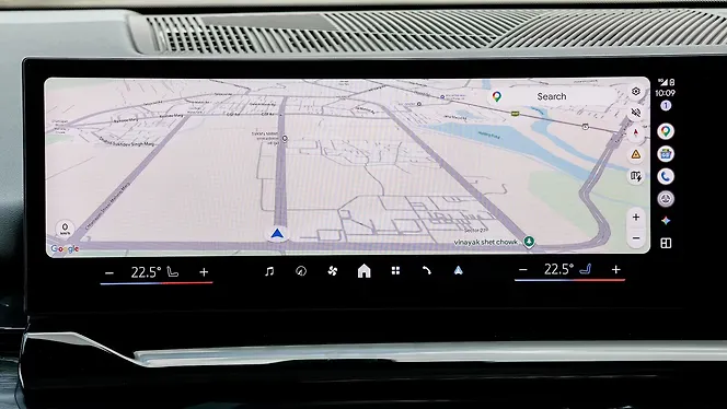BMW i5 LWB Infotainment System