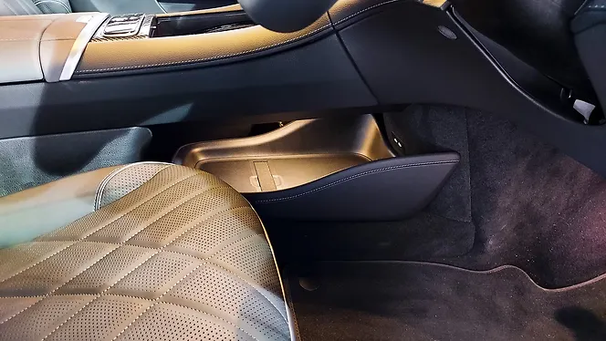 Mercedes-Benz EQS Front Row Seats