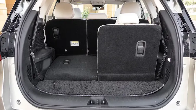 Mahindra XUV 7XO Bootspace