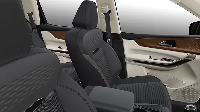 Mahindra XUV 7XO Front Row Seats
