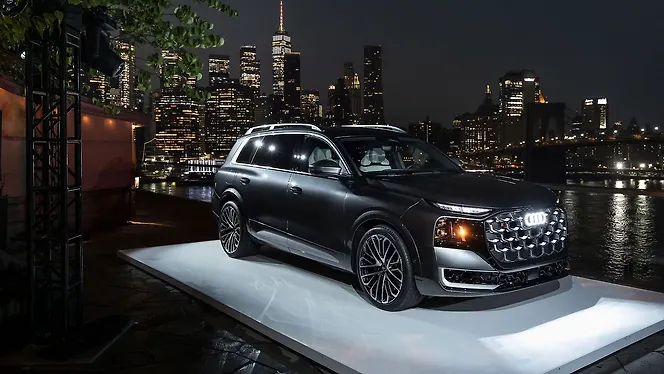 Audi Q9 Right Front Three Quarter