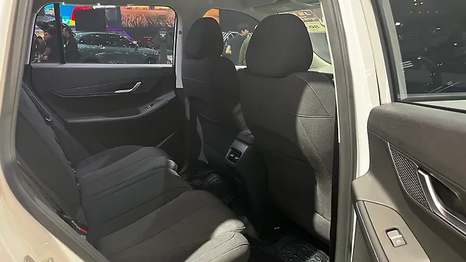 JSW Jaecoo J5 Rear Seats