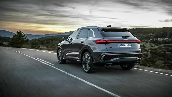 Audi New Q5 third-gen Left Rear Three Quarter