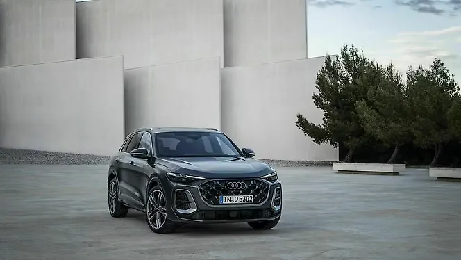 Audi New Q5 third-gen Right Front Three Quarter