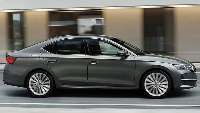 Skoda Octavia Facelift Right Side View
