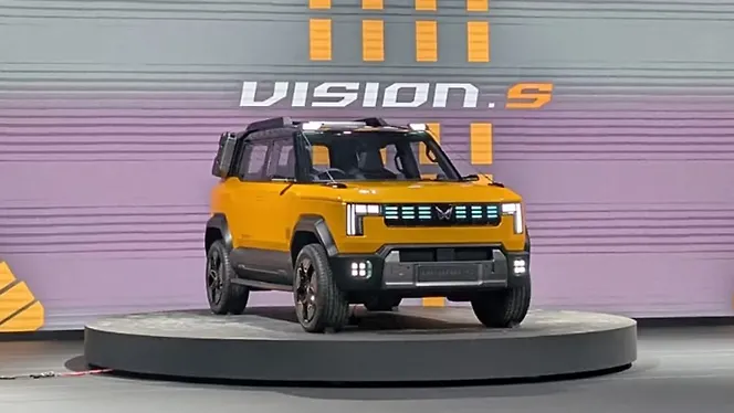Mahindra Vision S Compact SUV Right Front Three Quarter