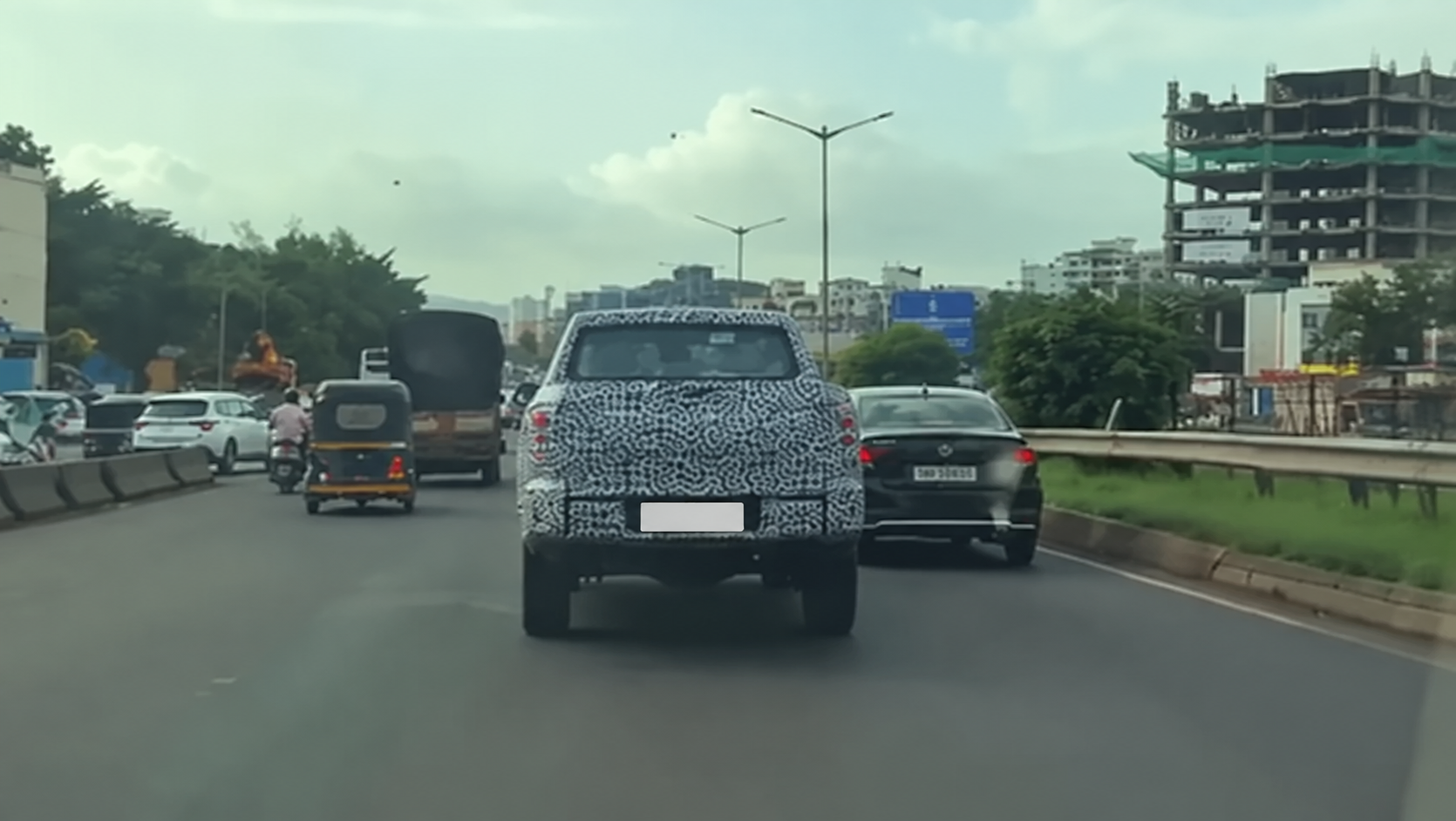 Mahindra Global Pik Up Rear View