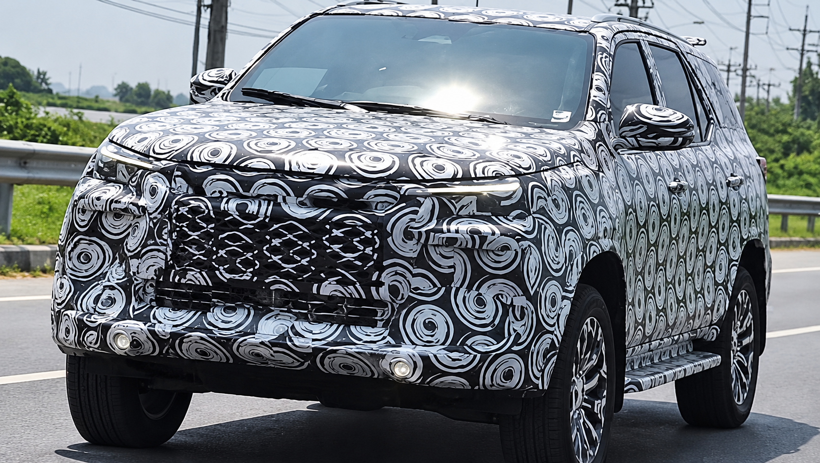 Toyota Fortuner Facelift Right Front Three Quarter