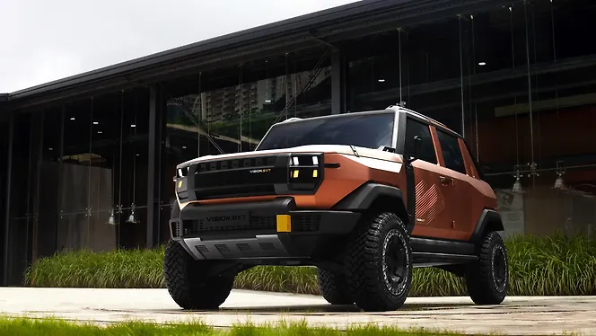 Mahindra Vision SXT Left Front Three Quarter