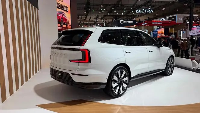 Volvo EX90 Rear View