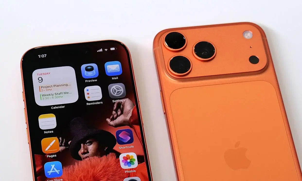 Apple iPhone 17 Apple iPhone 17