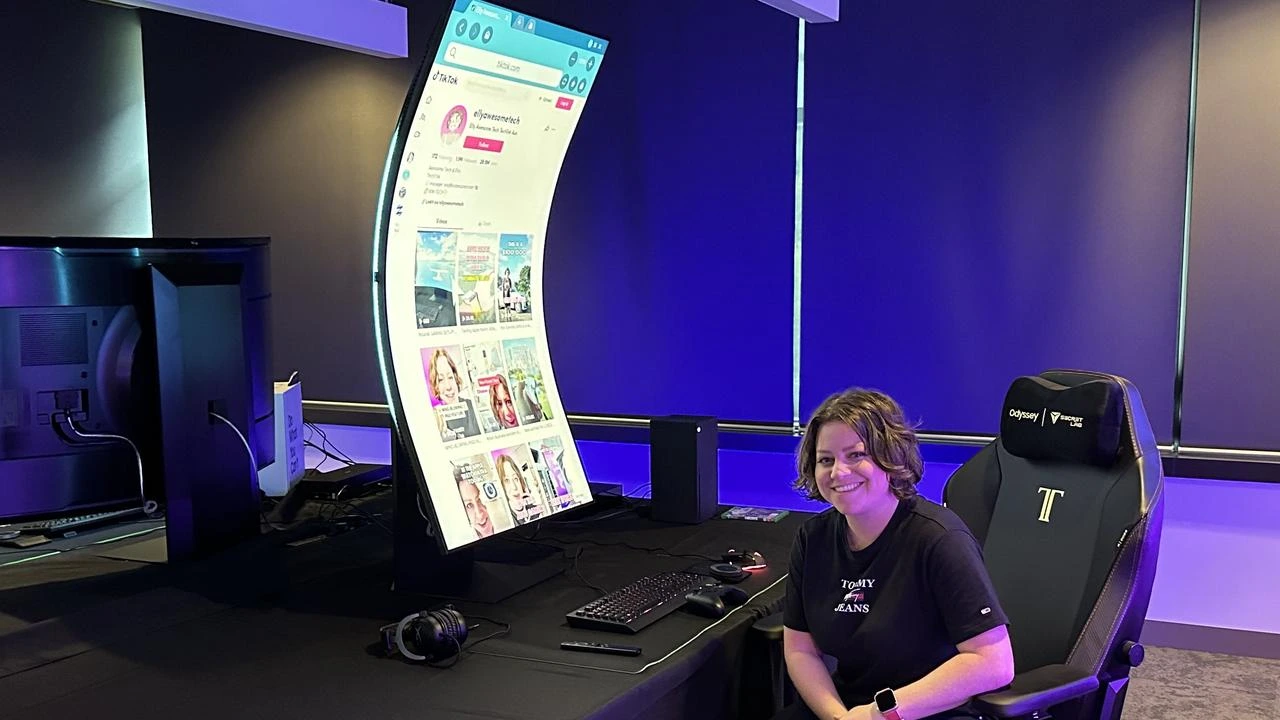  Samsung Odyssey Ark 