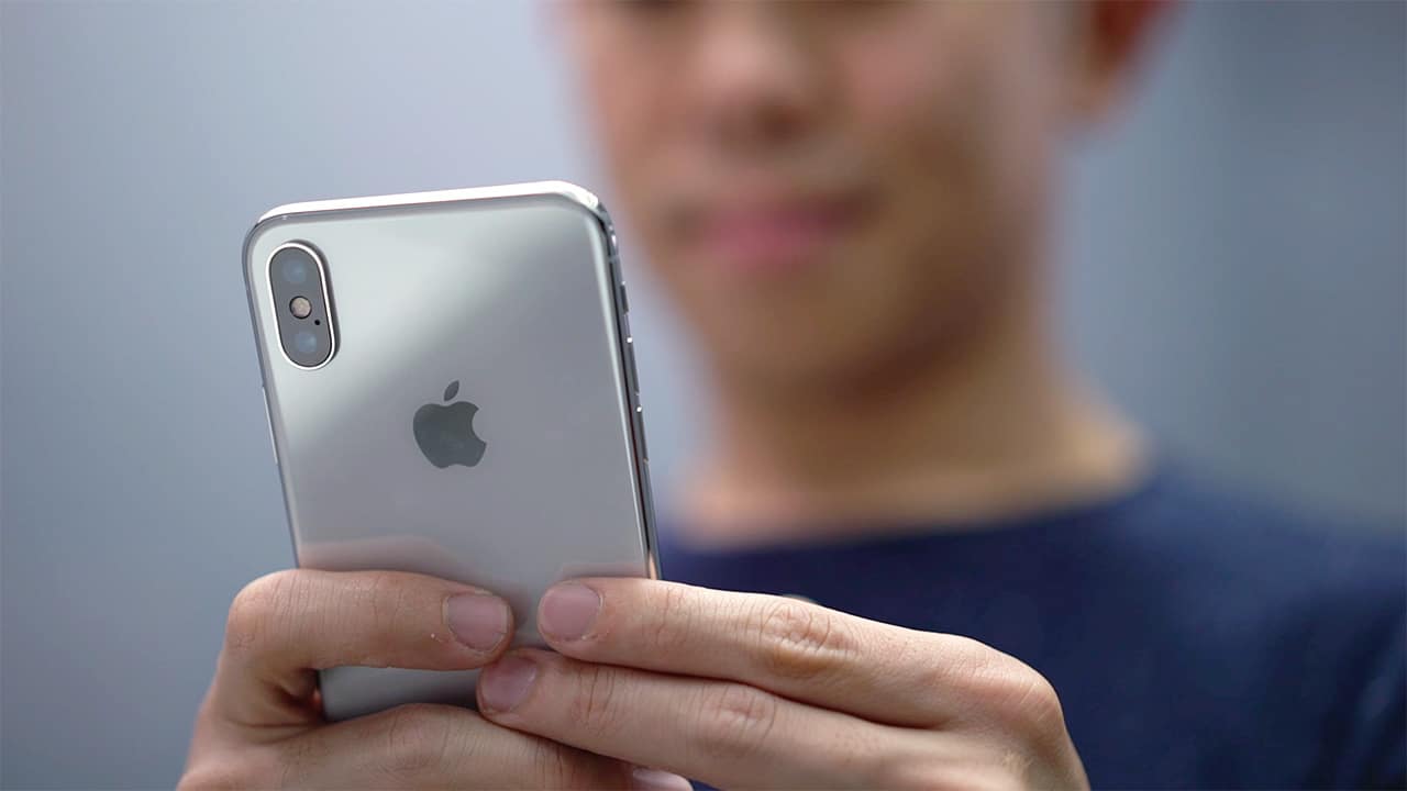 Apple Unveils IPhone Grip