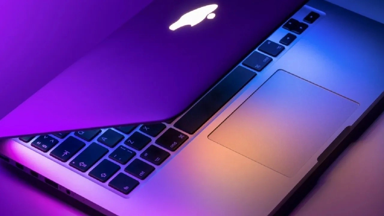Windows PC M4 MacBook
