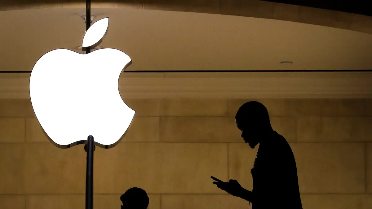 Apple Apple