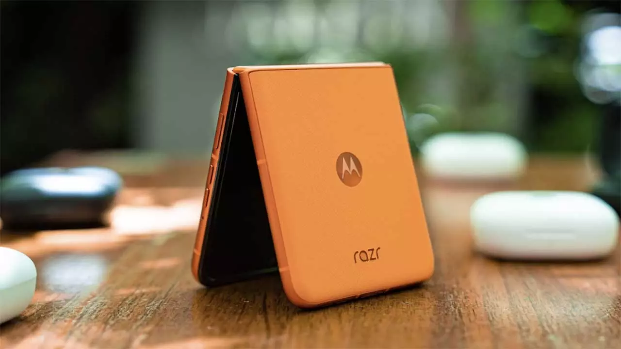 Motorola Razr + 2025 Motorola Razr + 2025