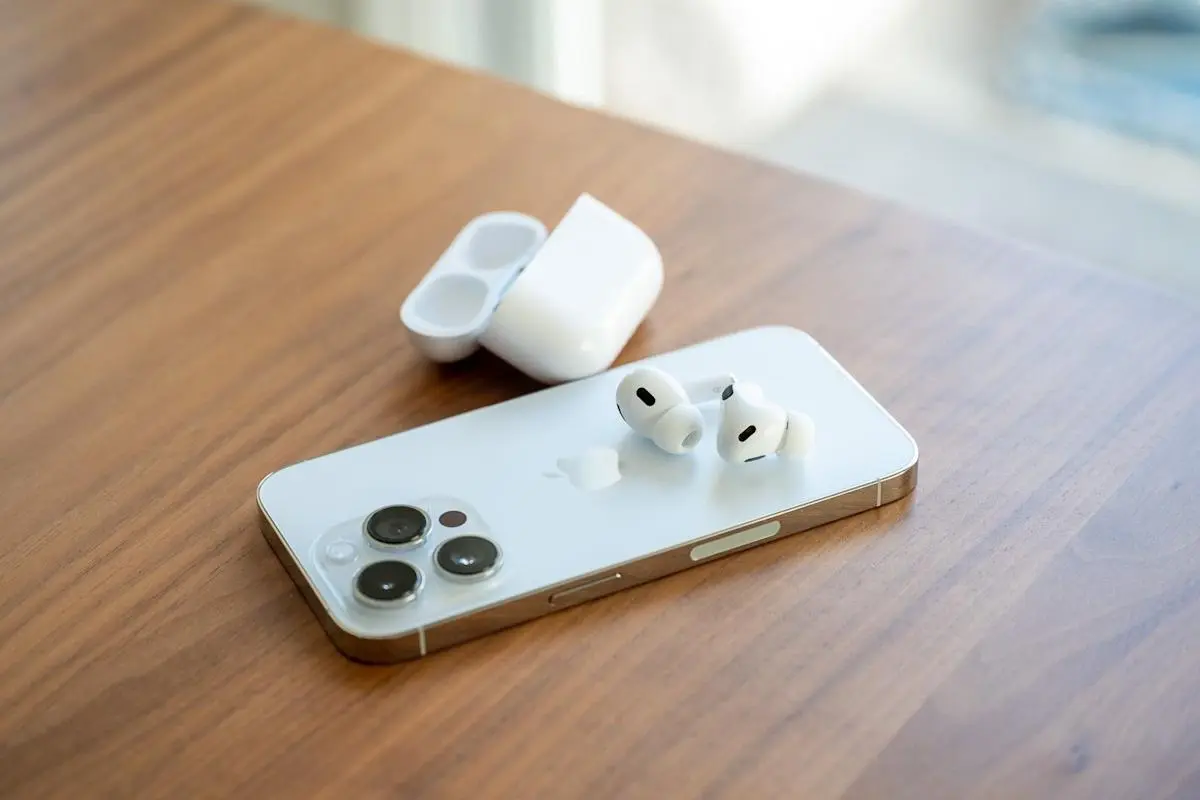 Apple AirPods Pro 4