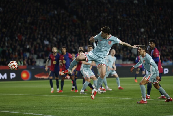 Alverez Scoring Goal against Barcelona Alverez Scoring Goal against Barcelona