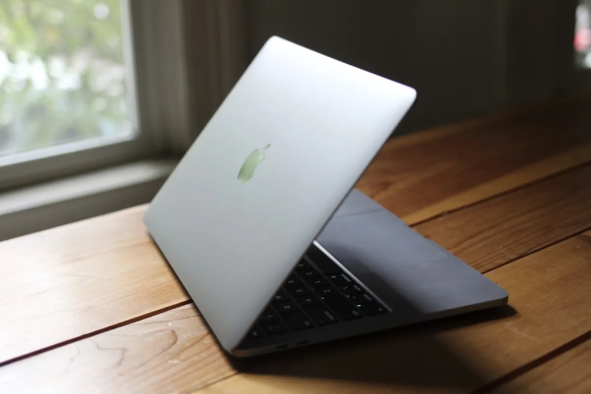 Apple MacBook 13 inch Apple MacBook 13 inch
