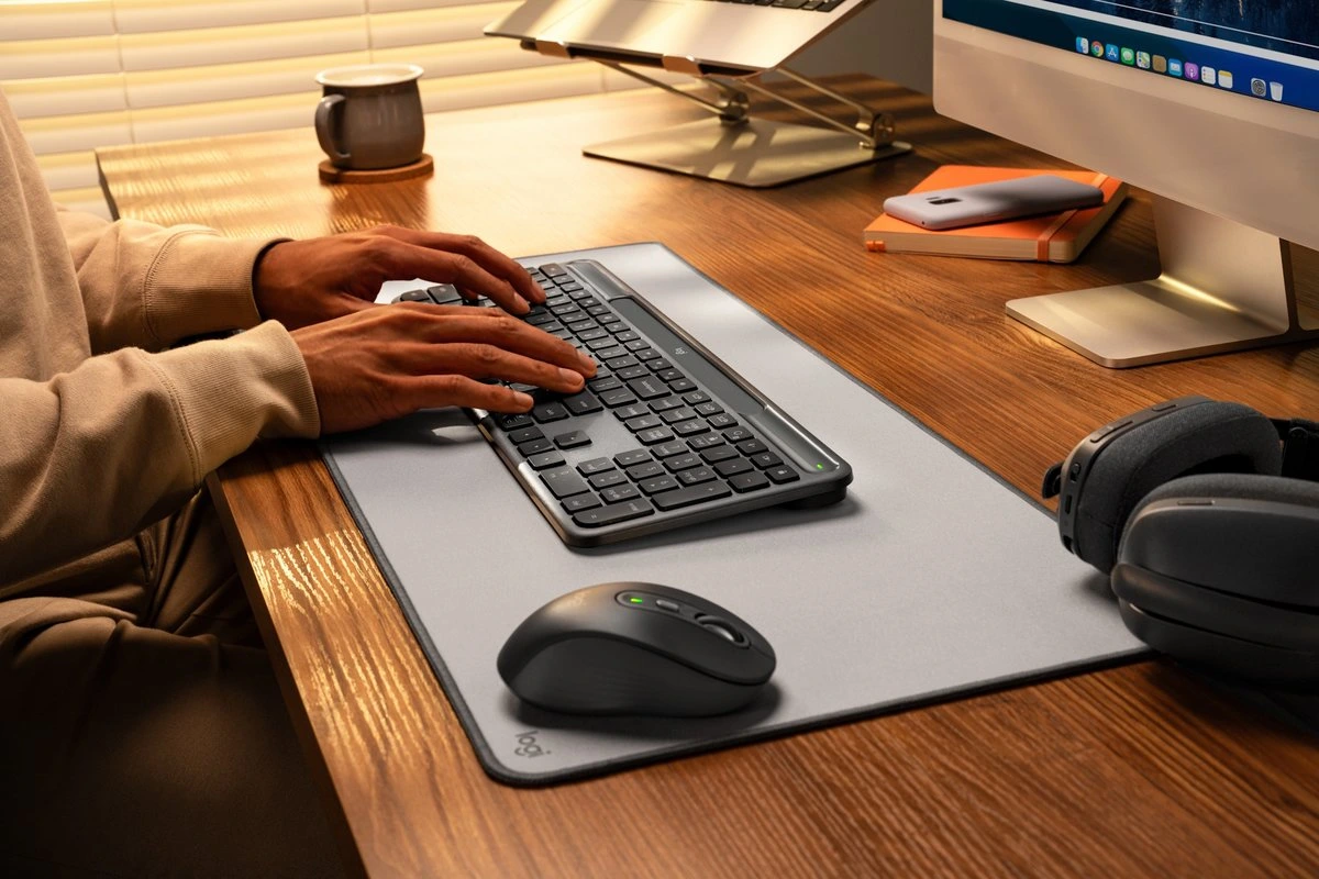 Logitech Signature Slim Solar+K980 keyboard