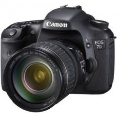 Canon EOS 7D (EF 28-135mm f/3.5-f/5.6 IS Kit Lens) Digital SLR Camera